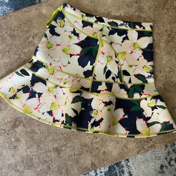 J. Crew Neoprene Surf Skirt in Cove Floral Trumpet Flare Bottom Size 4 - Picture 1 of 9
